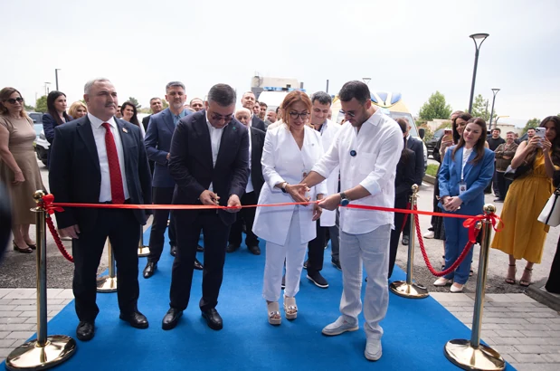 Açılış mərasimi, ümumi plan